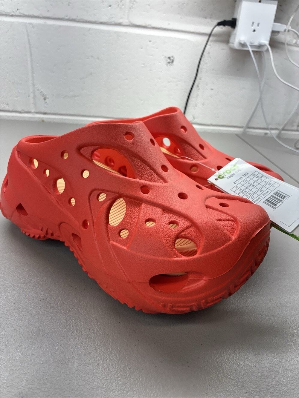 New Crocs Caged Clog Women's Size 8 Starfish Coral Orange Shoes 211141-7AH